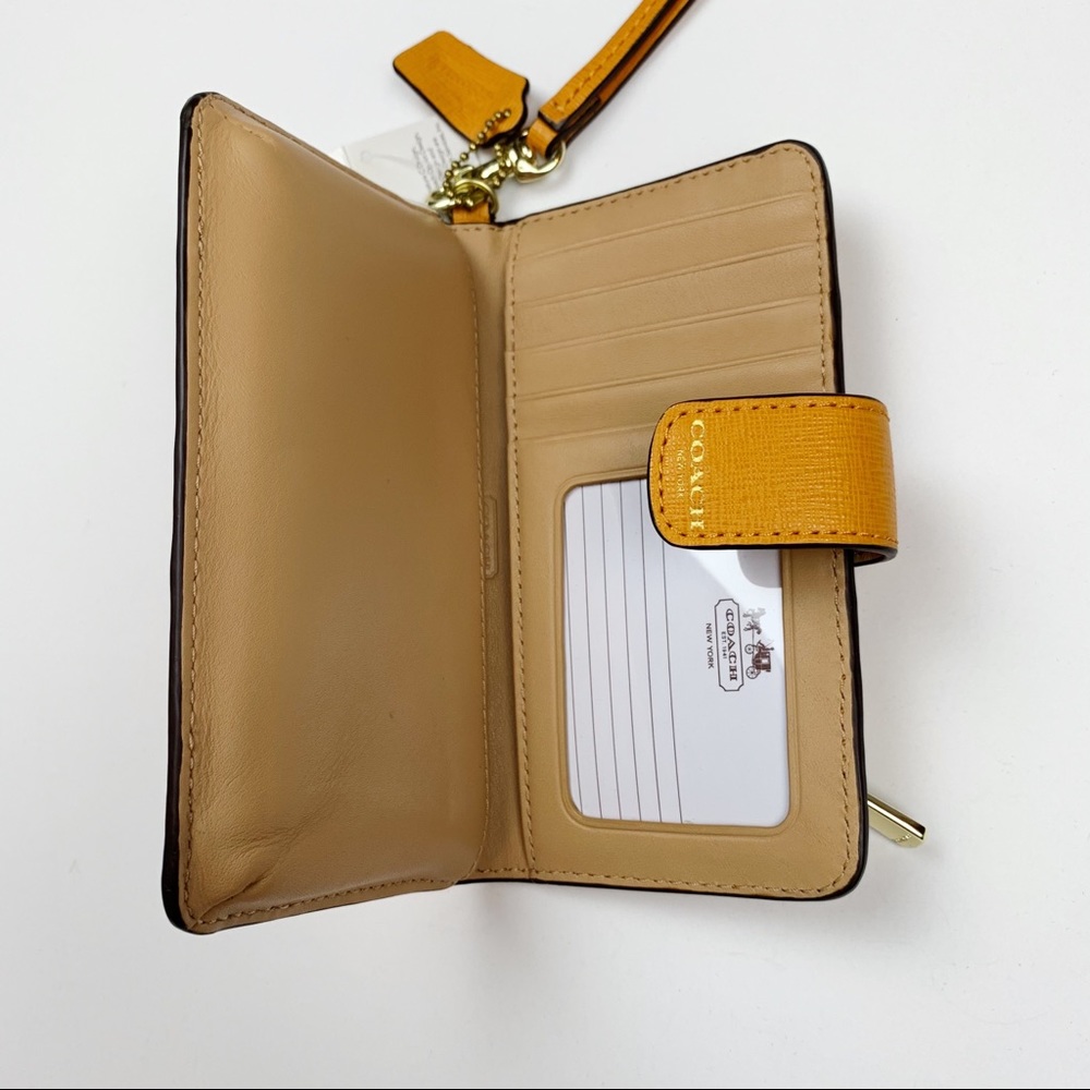 NWT Coach Marigold Wristlet Wallet - Picture 5 of 11